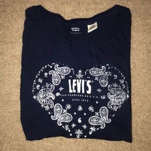Short sleeve, navy tee, Levi’s